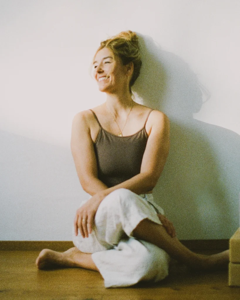 Yogalehrerin bei OMMM Yoga in Freiburg im Breisgau